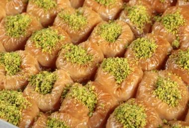 Nutella Baklava rolls with pistachio 